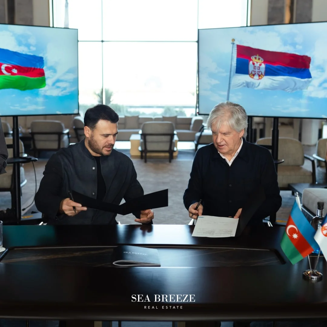 Тот же кадр целиком. На большинстве других подписаний Sea Breeze на экранах — логотип партнёра, здесь — только флаги.